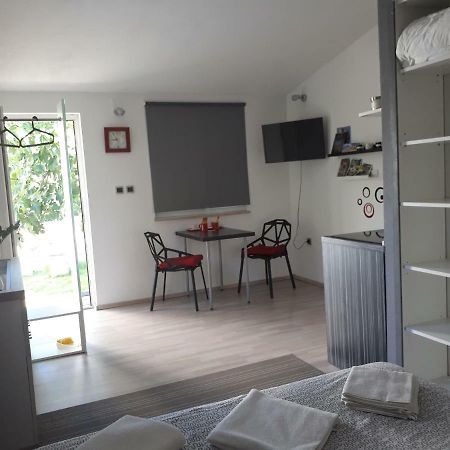 Studio Apartman Splash Pjescana Uvala Bagian luar foto