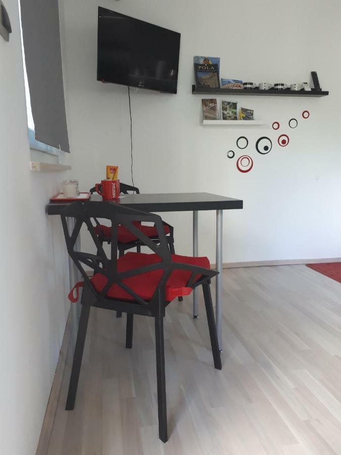 Studio Apartman Splash Pjescana Uvala Bagian luar foto