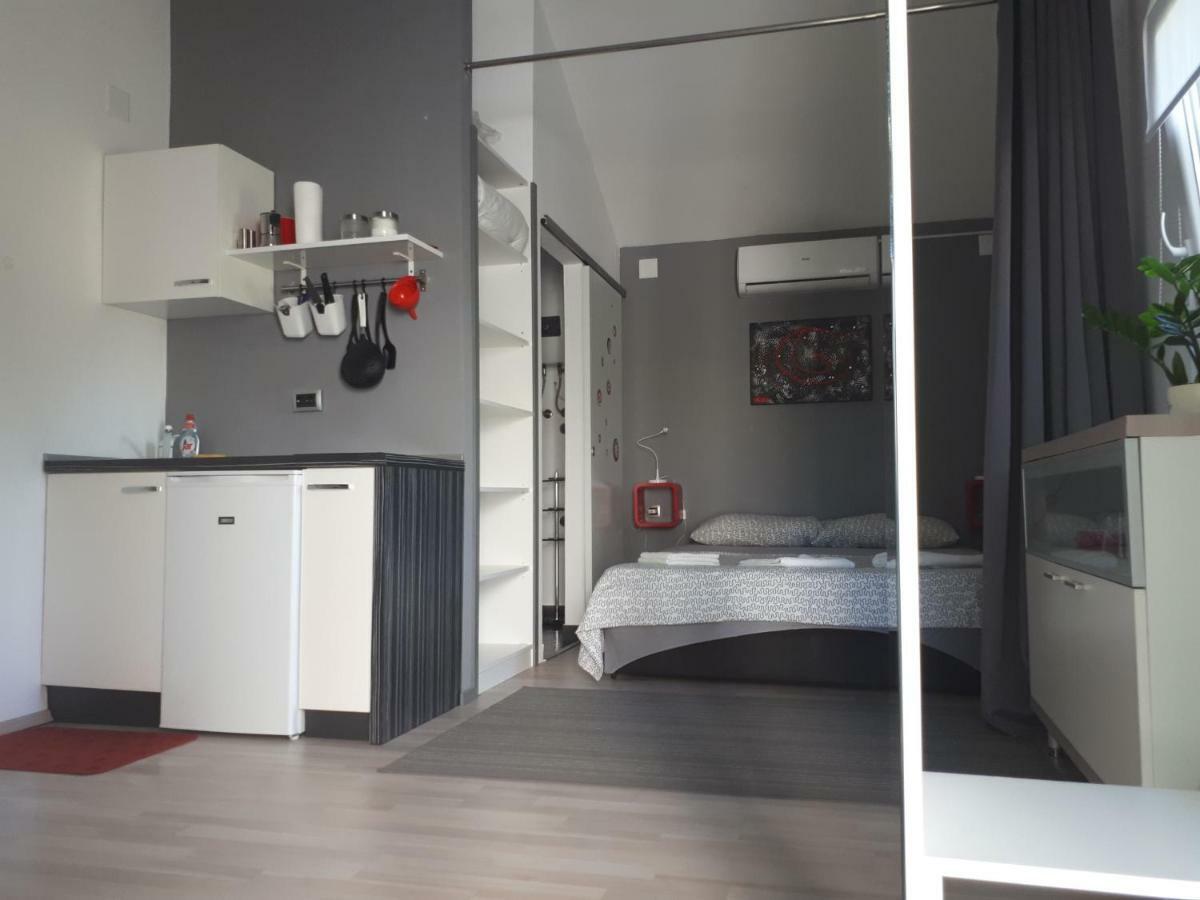 Studio Apartman Splash Pjescana Uvala Bagian luar foto